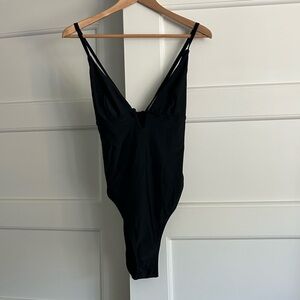 CUPSHE Black One Piece